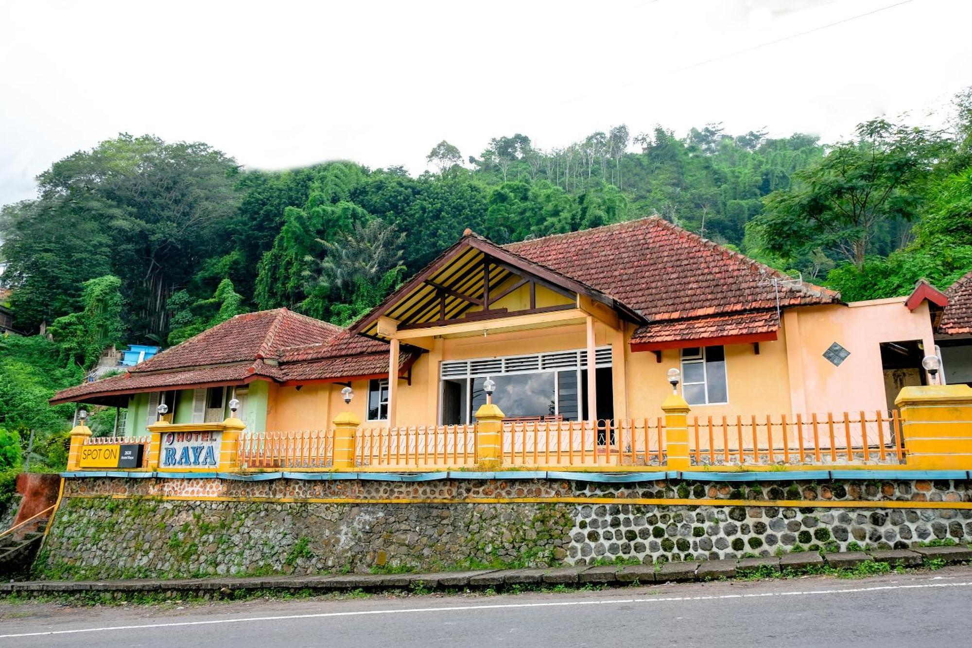 Oyo Life 2638 Hotel Raya Sarangan Exteriér fotografie